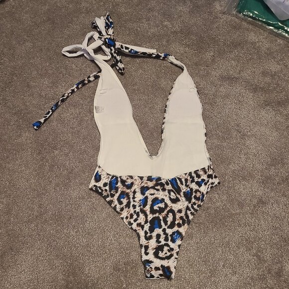 🔥3/$42 with FREE SHIPPING🔥 NWOT - half Cheetah /half white Swimsuit - Picture 2 of 3